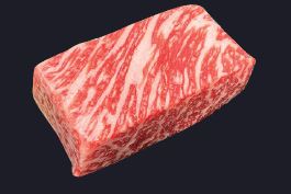 黒毛和牛もも（ブロック）保冷袋入